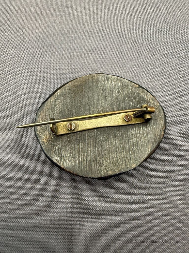 Brooch - Image 3