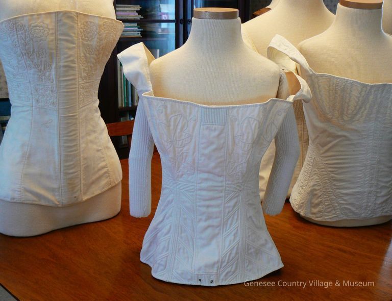 Corset - Image 4