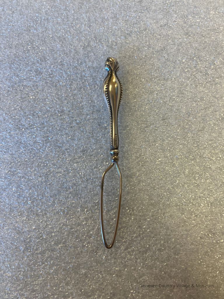 Buttonhook