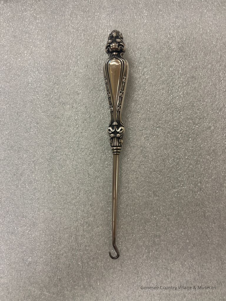 Buttonhook