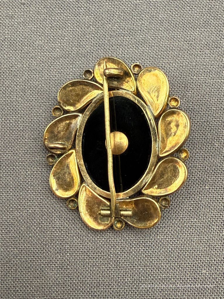 Brooch - Image 2