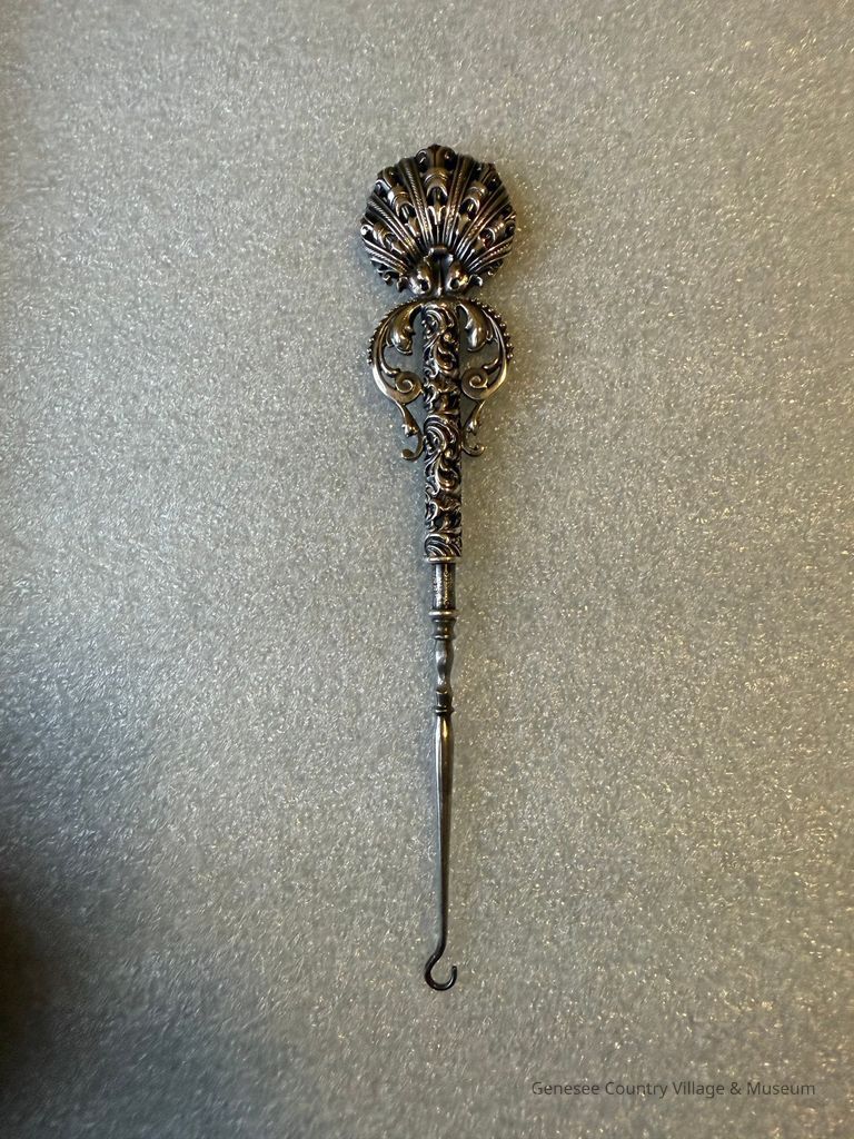 Buttonhook