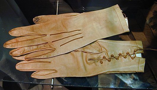 Glove - Image 2