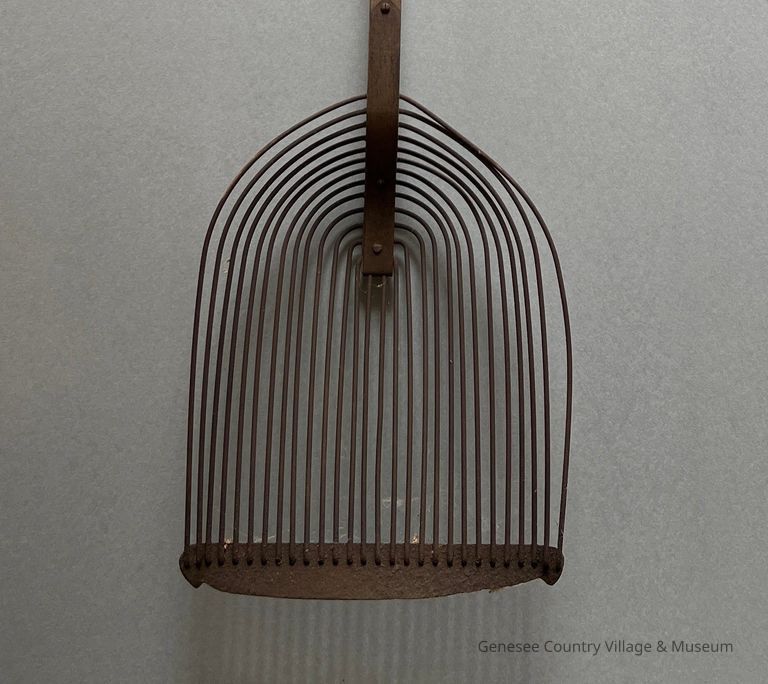 Potato Harvesting Scoop - Image 2