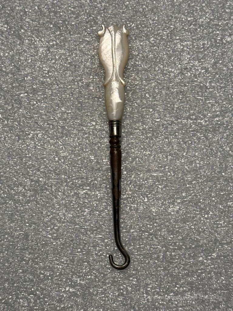 Buttonhook