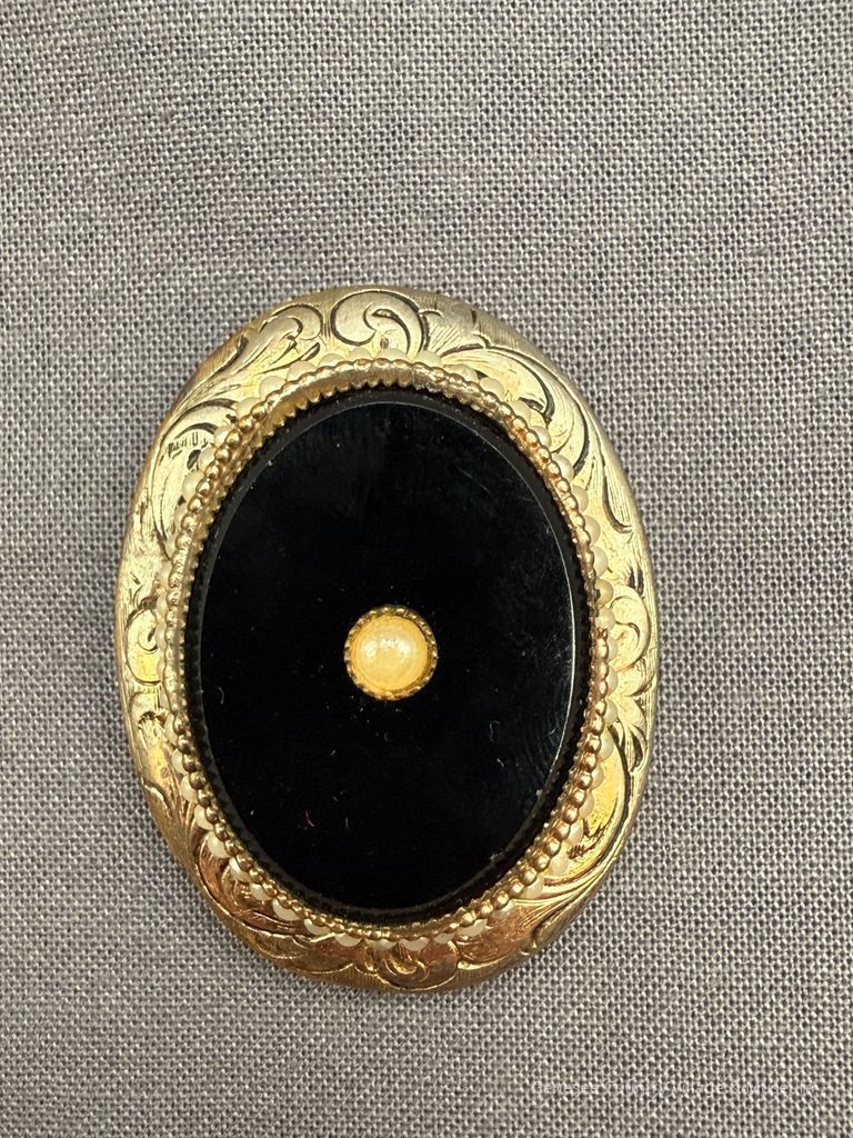 Brooch - Image 2