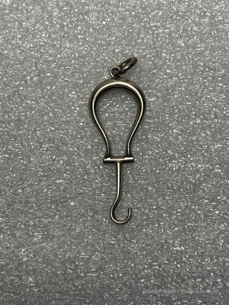 Buttonhook