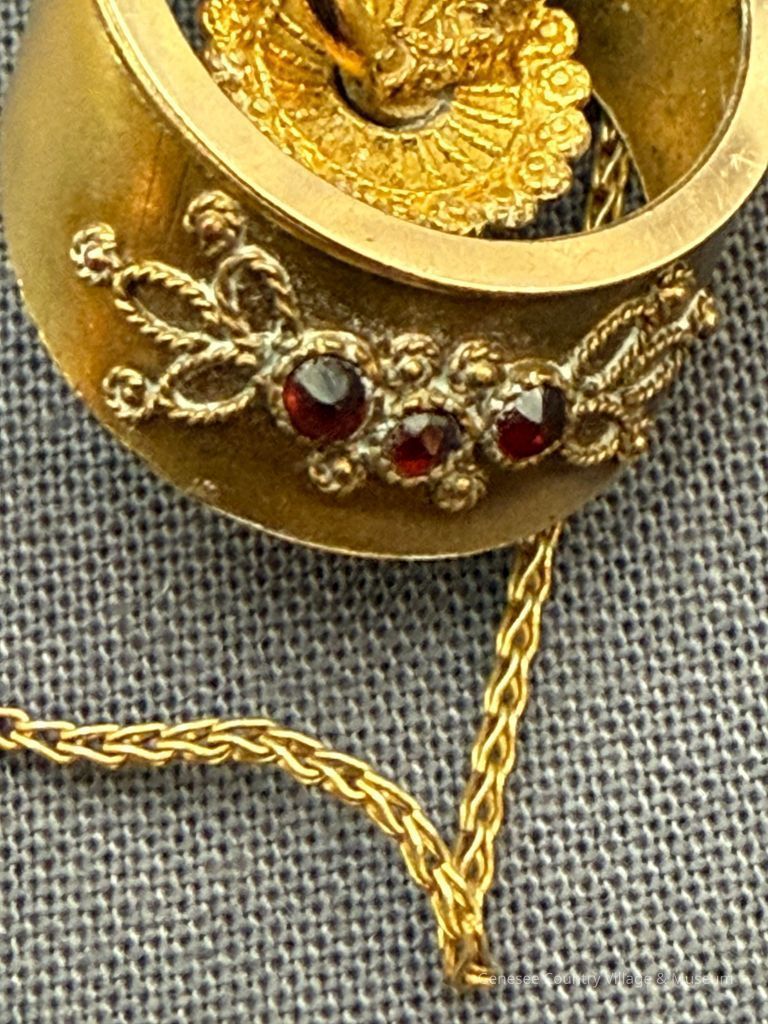 Brooch - Image 4