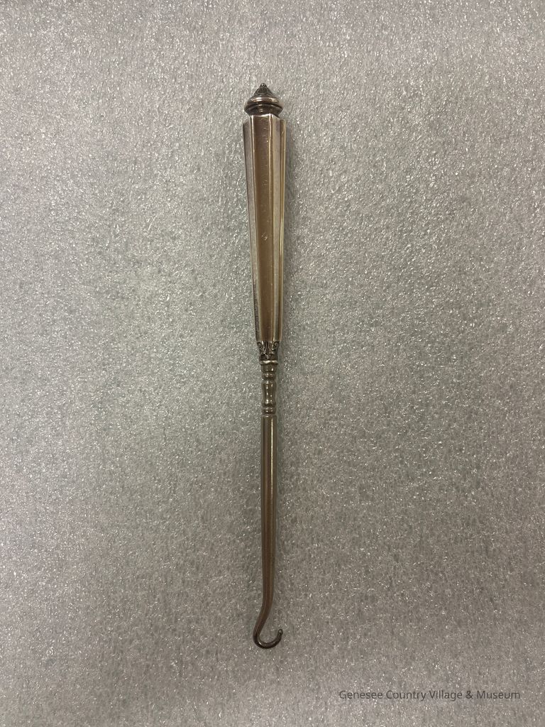 Buttonhook