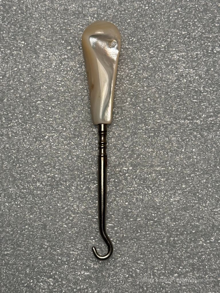 Buttonhook