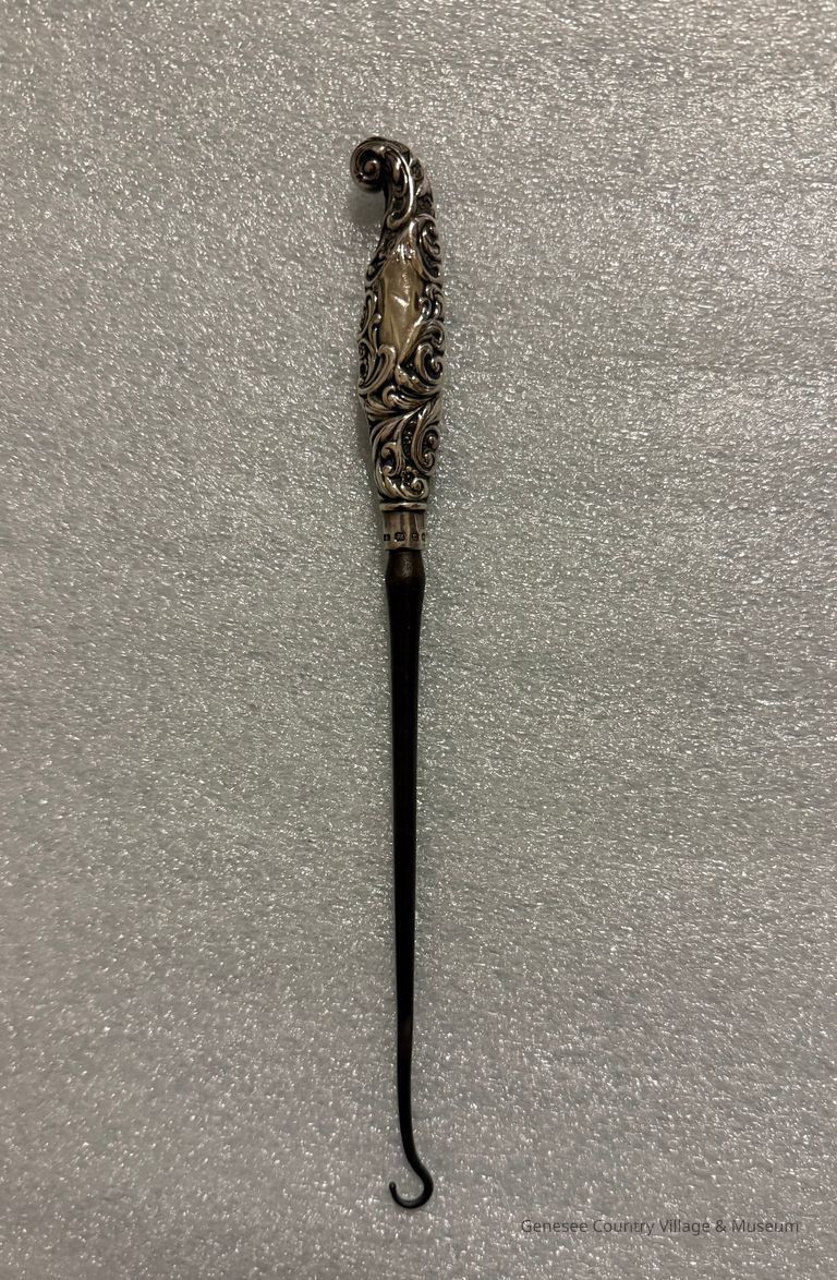 Buttonhook