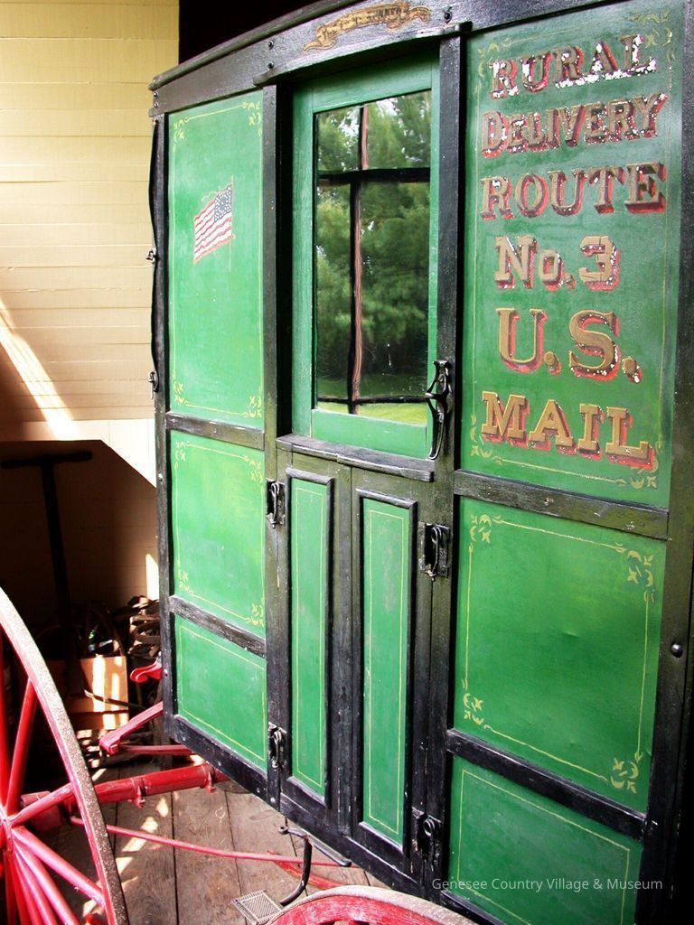 2004.107.1 Mail Wagon, Right S
