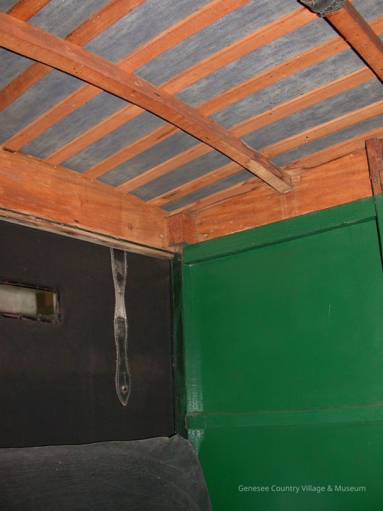 2004.107.1 Mail Wagon, Interio