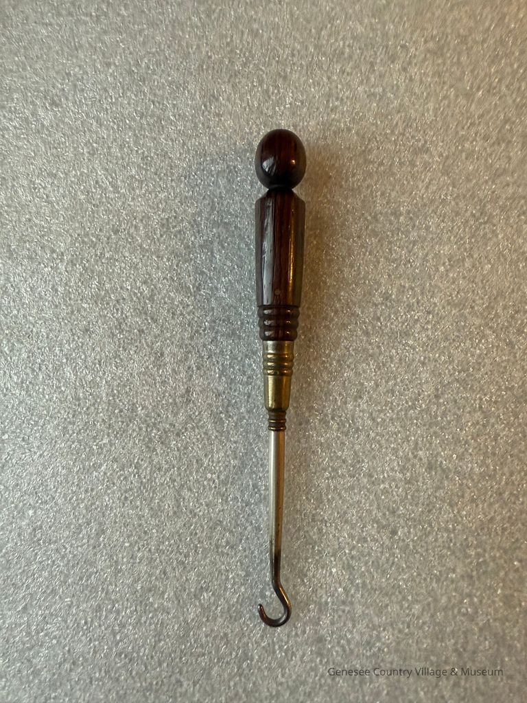 Buttonhook