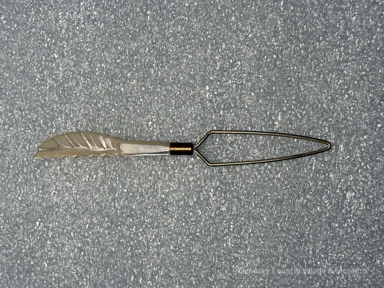 Buttonhook
