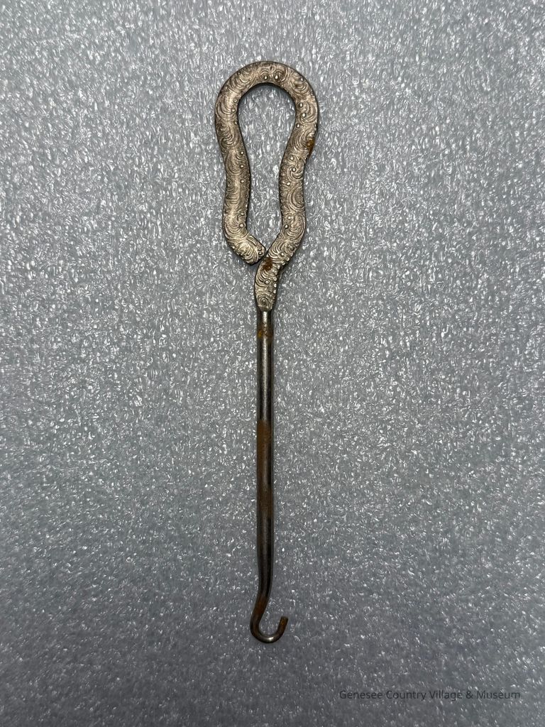 Buttonhook