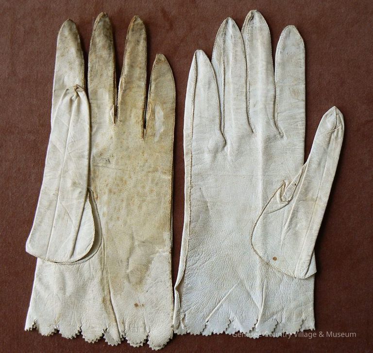 Glove - Image 2