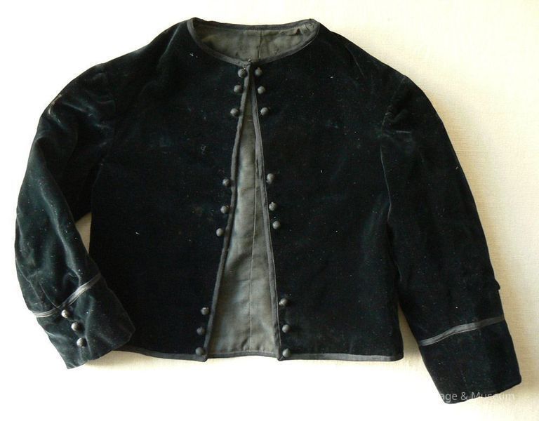 Suit - Image 3