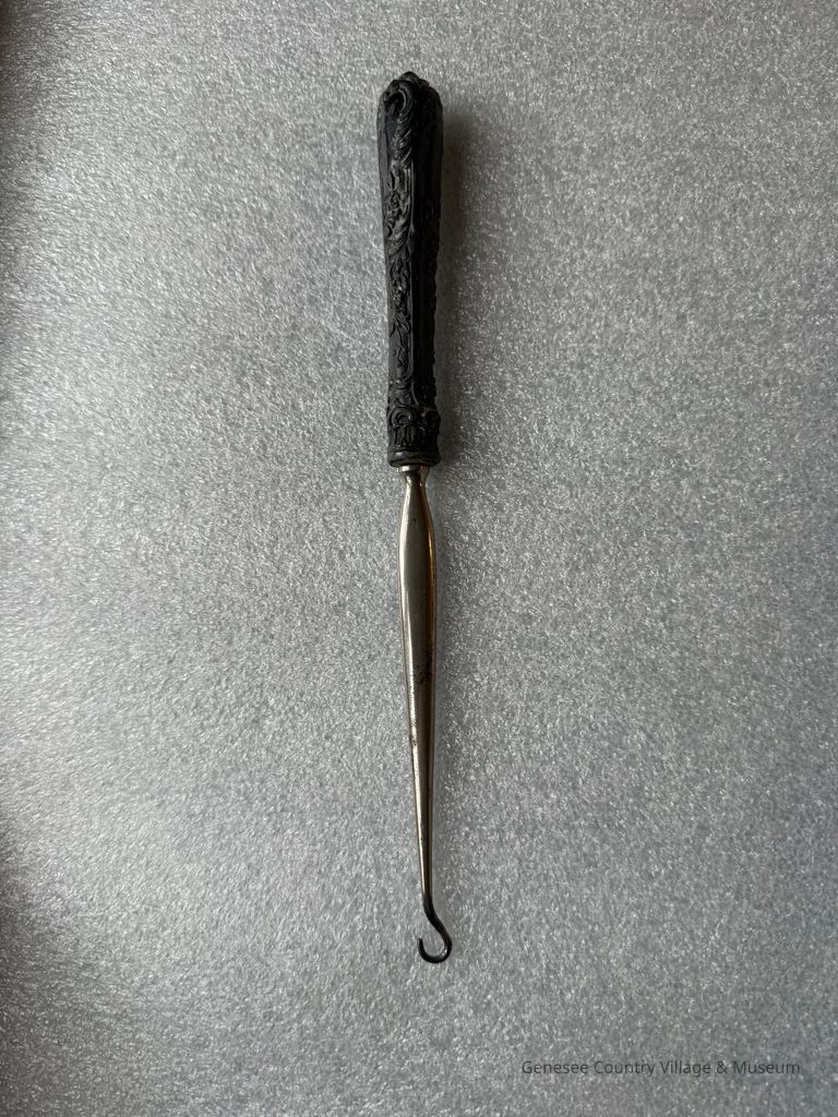 Buttonhook