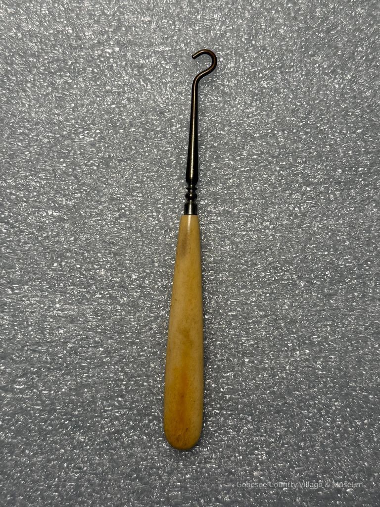 Buttonhook