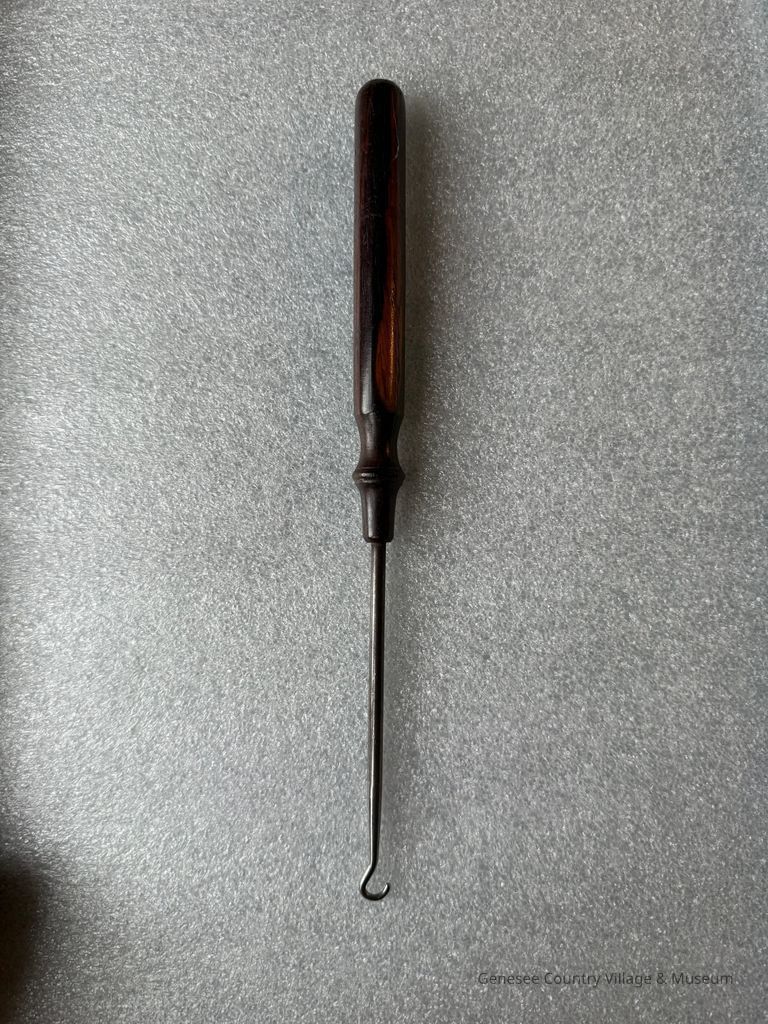 Buttonhook