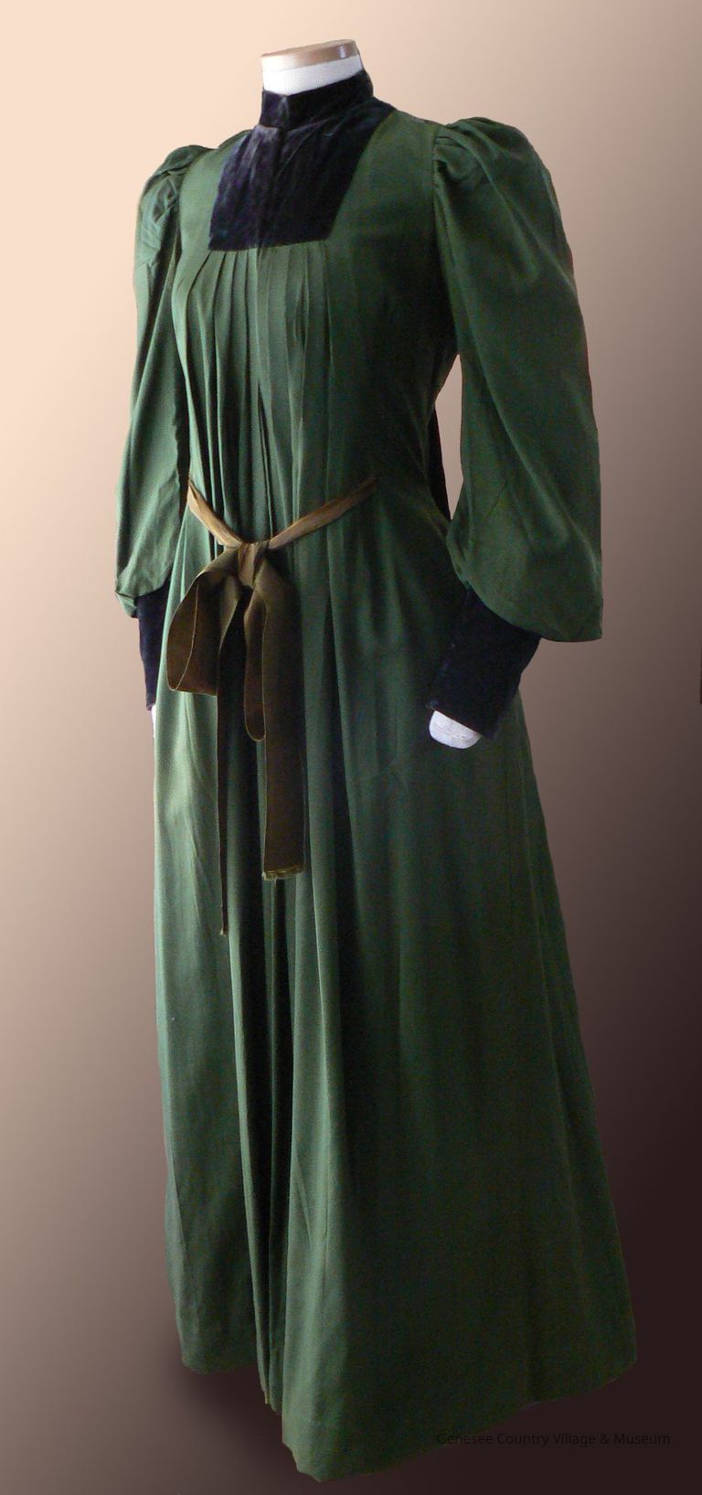 Gown, Tea