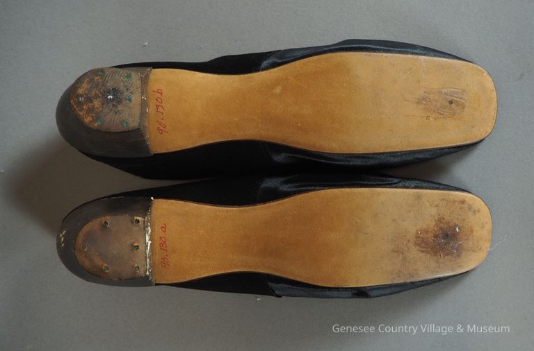 G90.130a-b sole.JPG