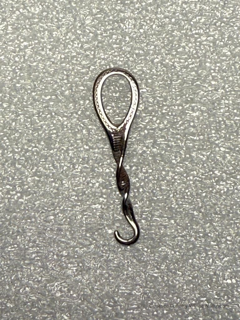 Buttonhook