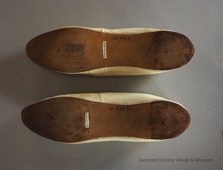 Slippers - Image 11