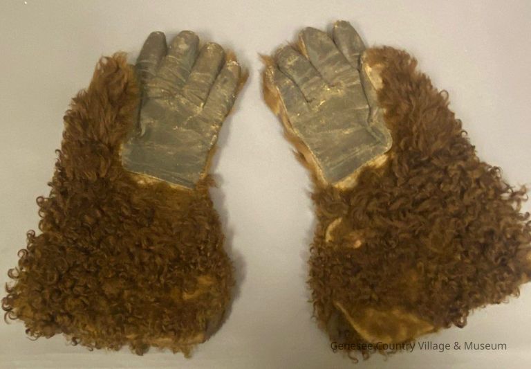 Gloves, Bear Skin - Image 2