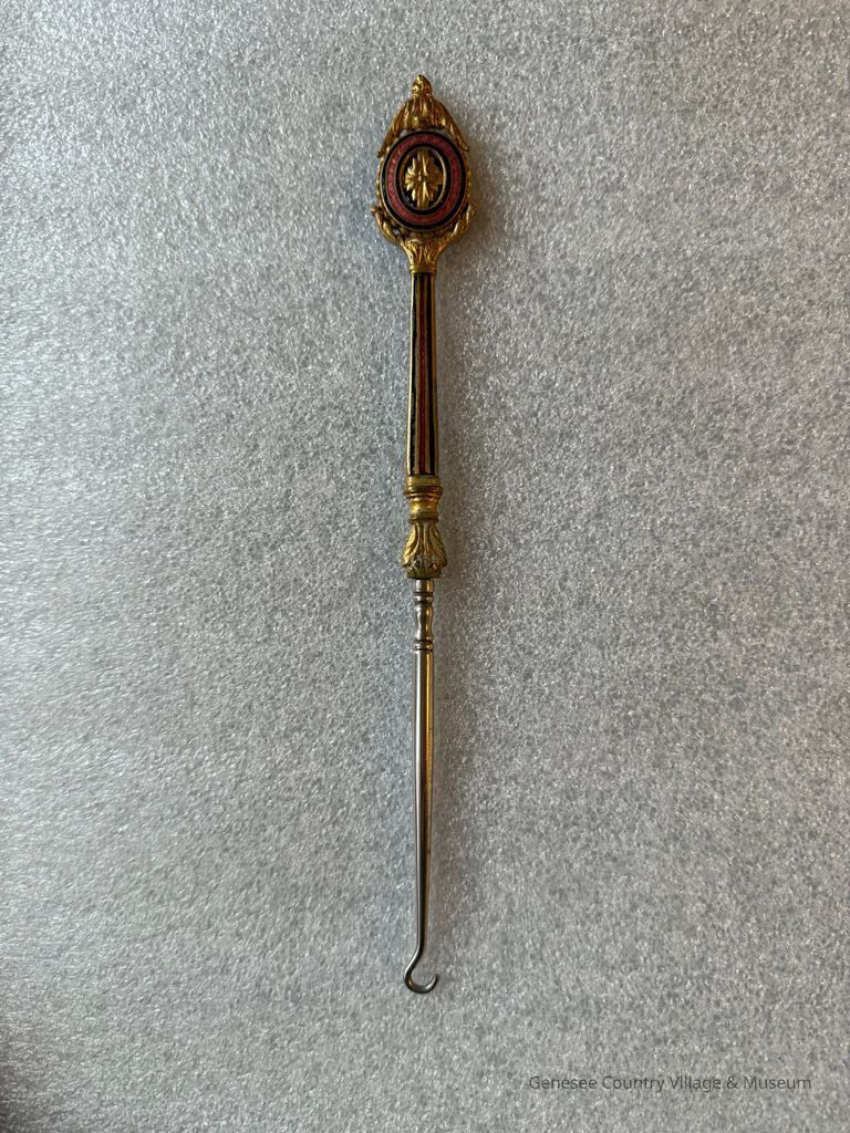 Buttonhook
