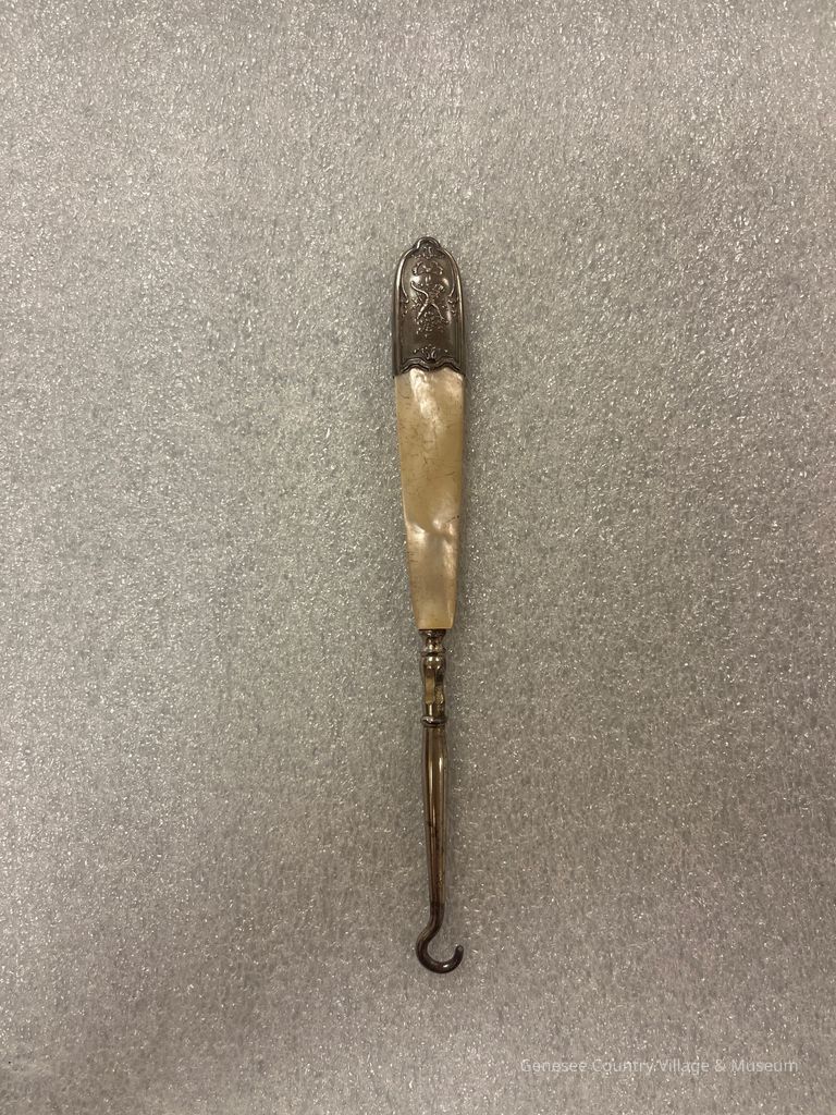 Buttonhook