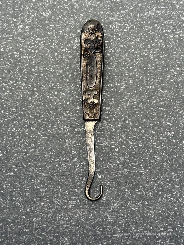 Buttonhook