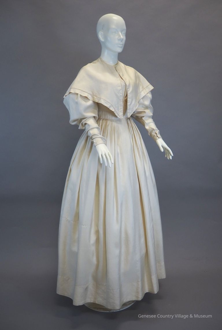 Wedding Dress and Pelerine - Image 10