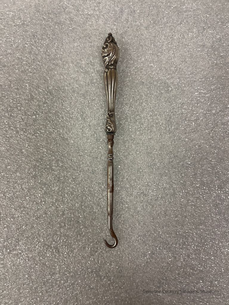 Buttonhook