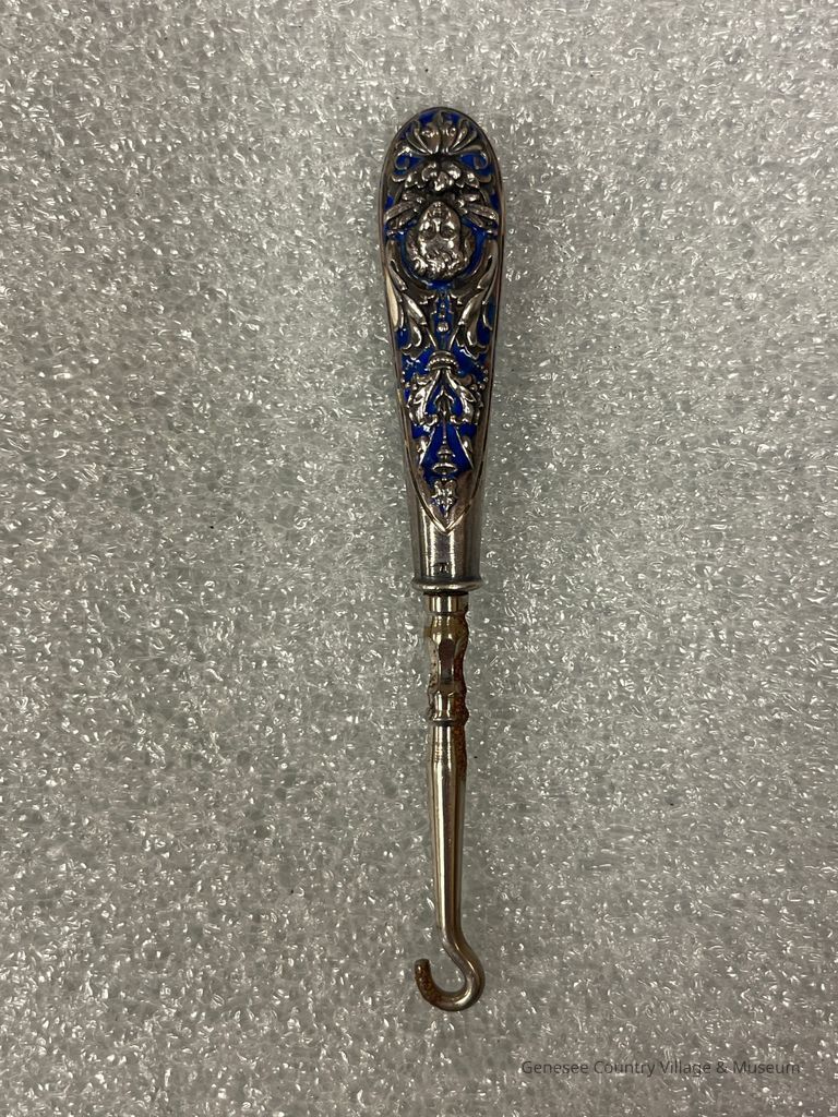 Buttonhook