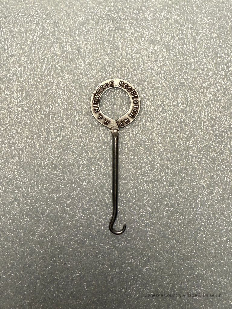 Buttonhook