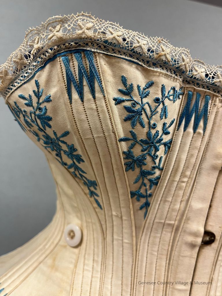 Corset - Image 3