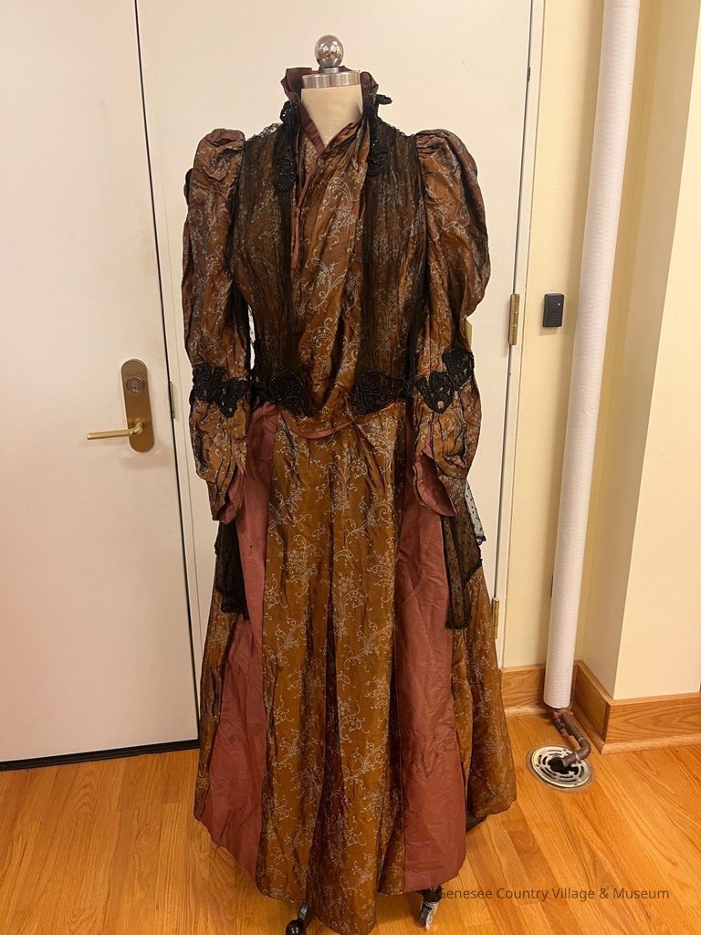 Gown, Tea