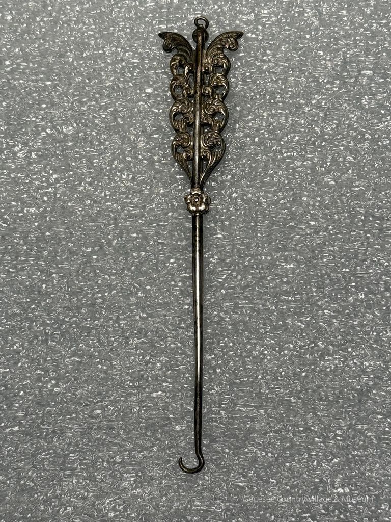 Buttonhook