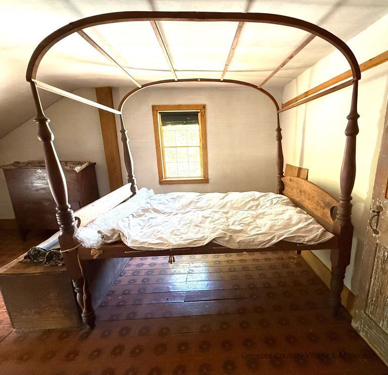 Half-Tester Bed