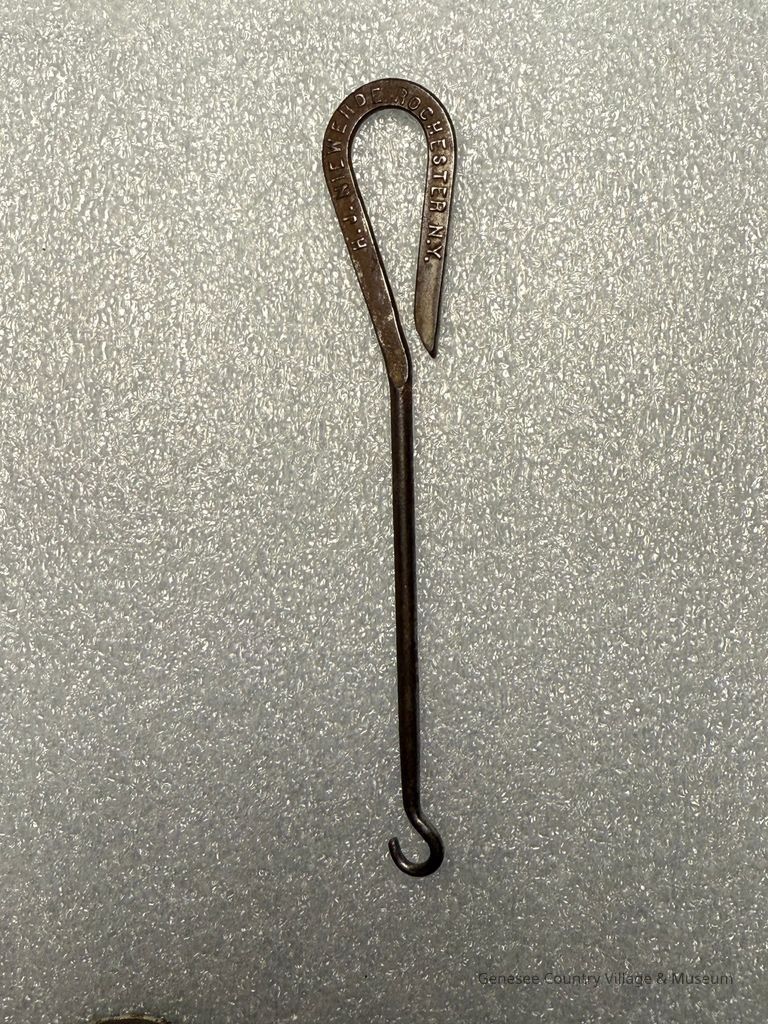 Buttonhook