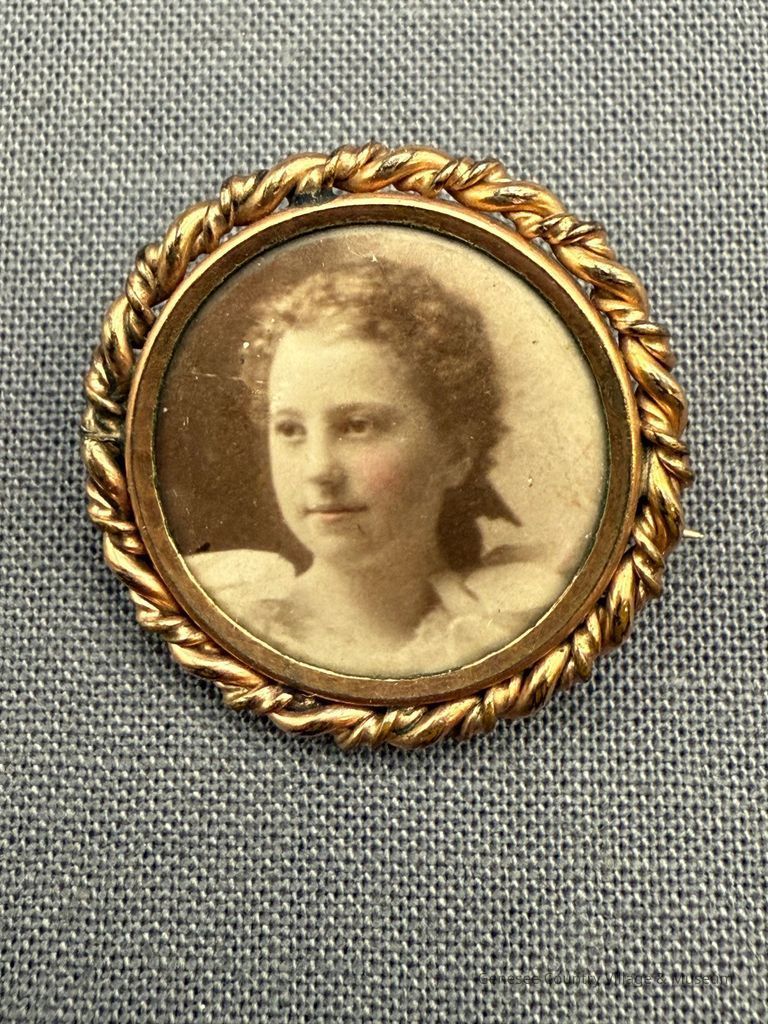 Brooch