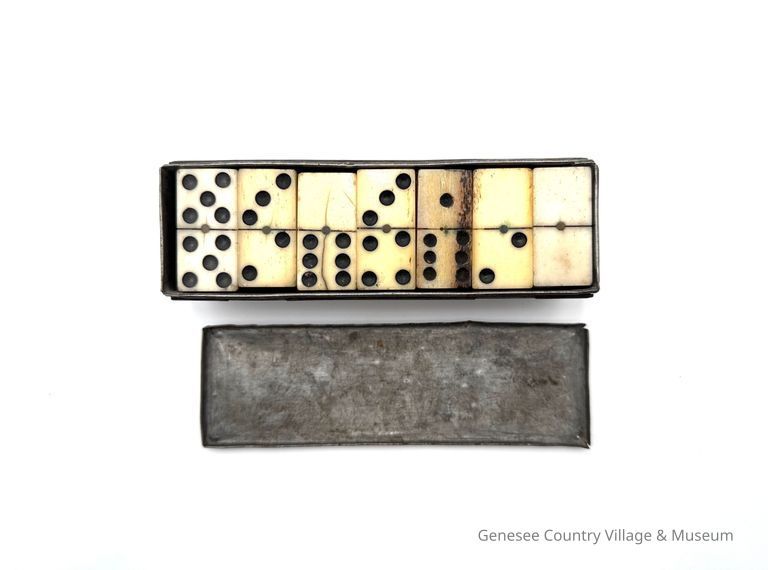 Domino Set - Image 2