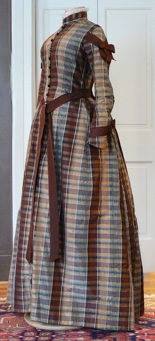 Gown, Tea