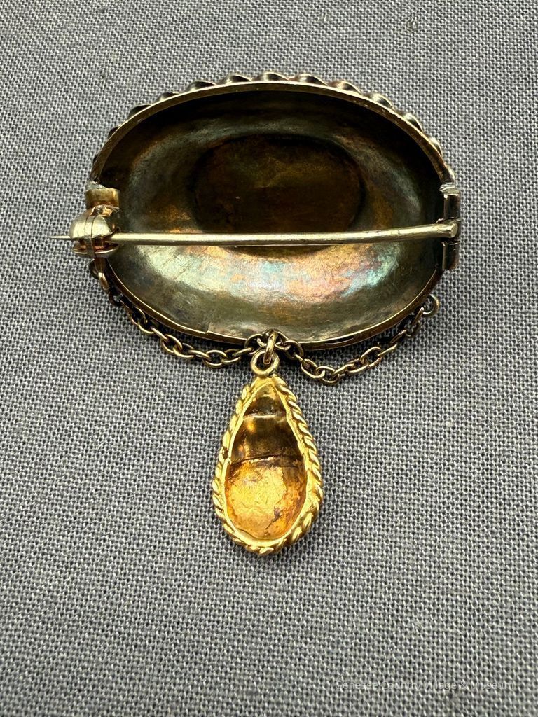 Brooch - Image 3