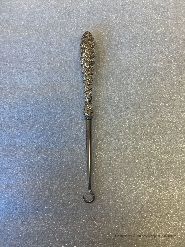 Buttonhook