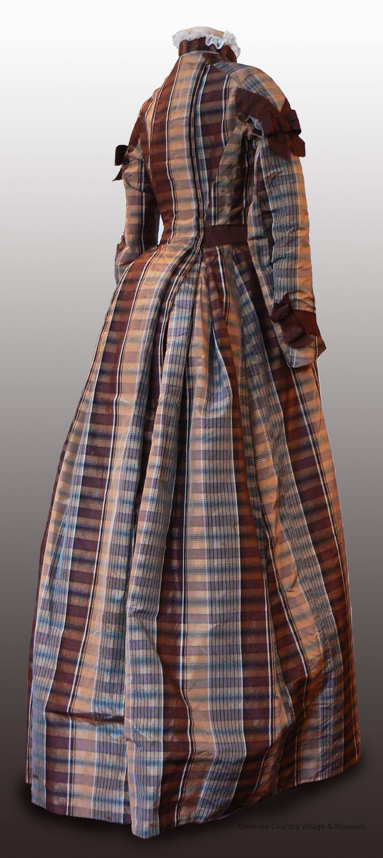 Gown, Tea - Image 4