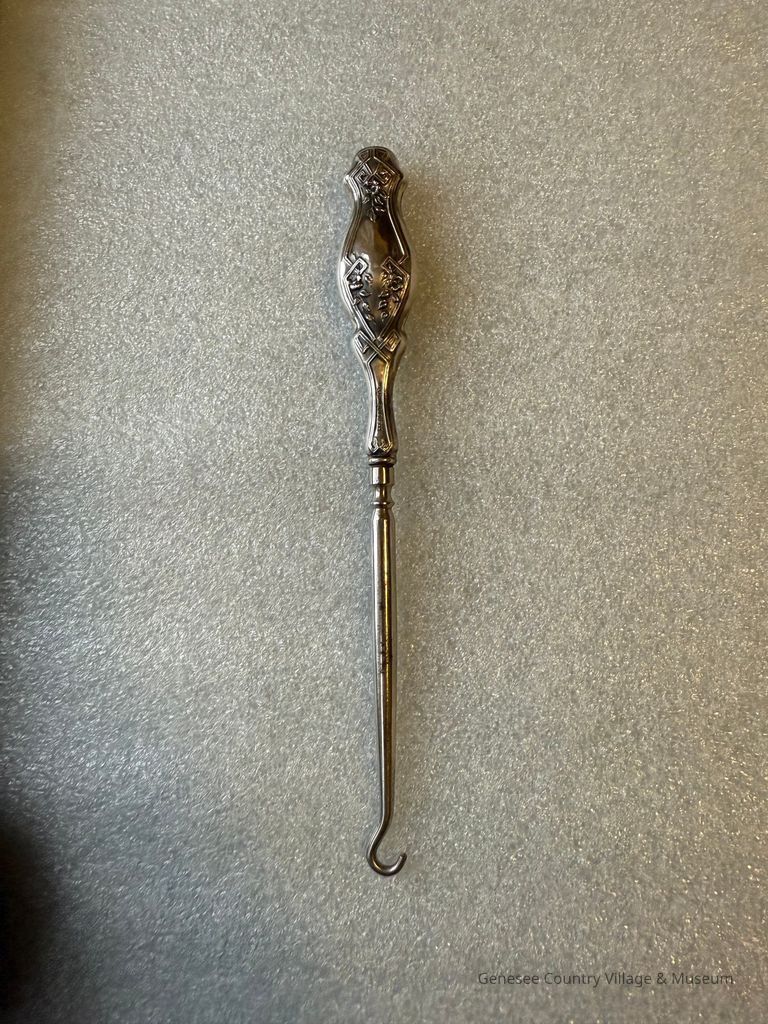 Buttonhook