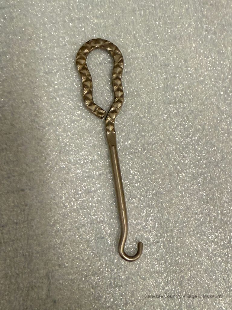 Buttonhook